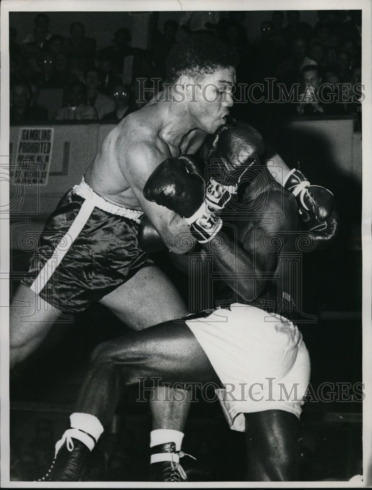 1961 Press Photo Lino Rendon scores TKO vs Rory Calhoun - nes27058 - Historic Images