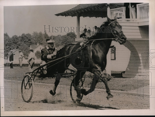 1937 Press Photo Sep Palin driving Ed Lasater in Hambeltonian - nes27216 - Historic Images
