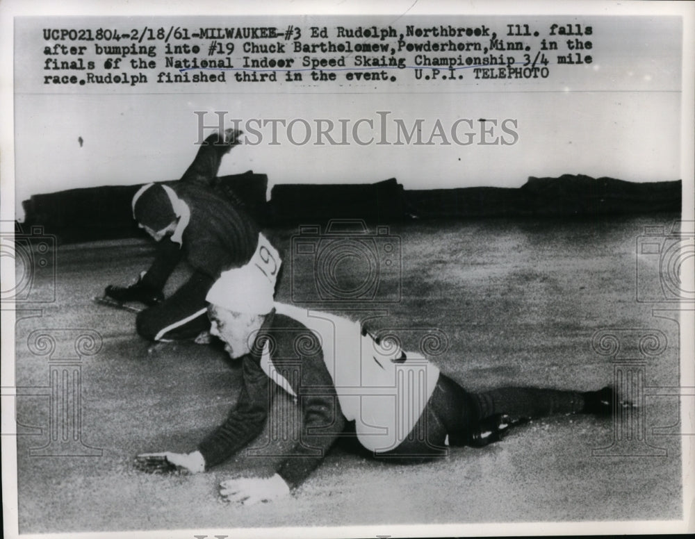 1961 Press Photo Milwaukee Ed Rudolph falls on ice with Chuck Bathhelomew- Historic Images