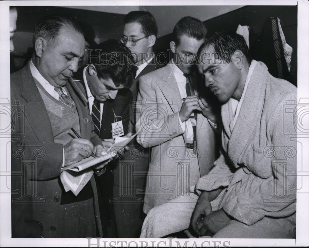 1955 Press Photo Chicago Former champ Carl Bobo Olson lost to Sugar Ray Robinson- Historic Images