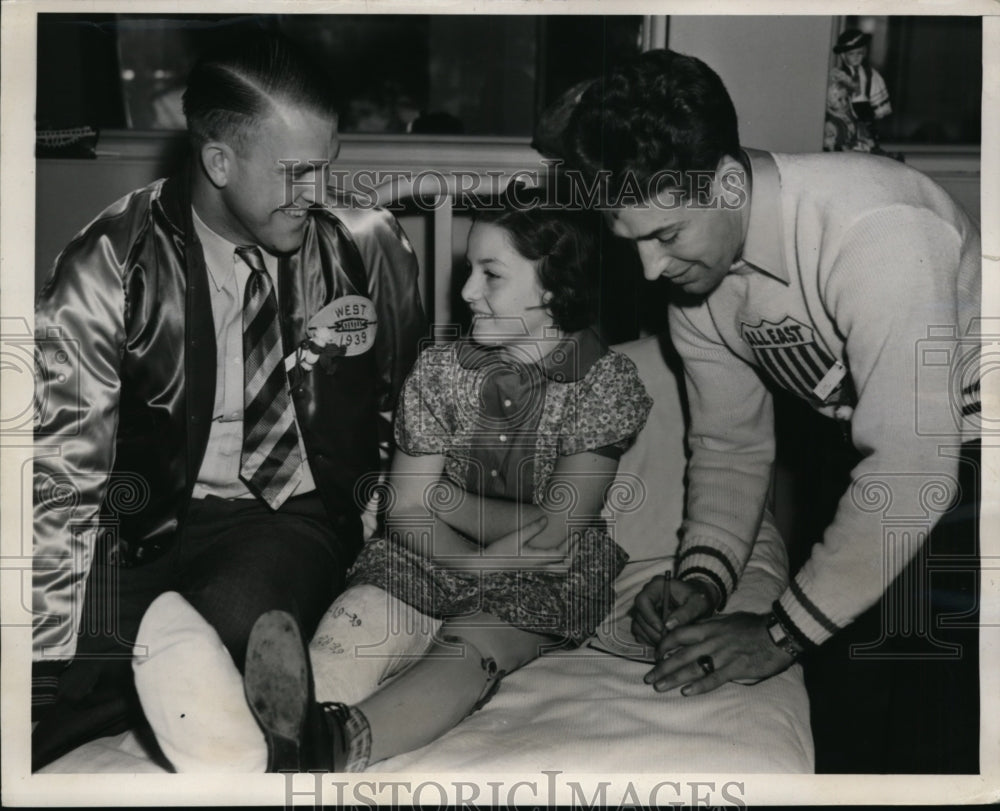 1939 Press Photo San Francisco Shrine Hospital Hampton Pool, Bud Kerr & a child- Historic Images