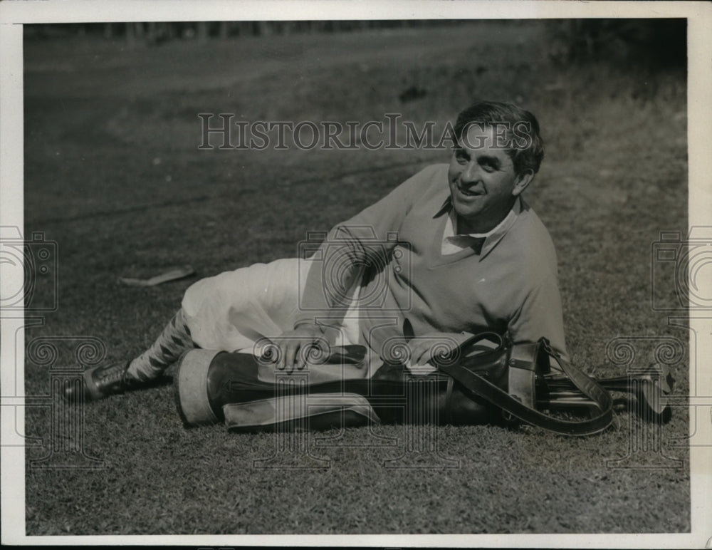1933 Press Photo John Golden producer golfs in Art & Writers tourny in Calif - Historic Images