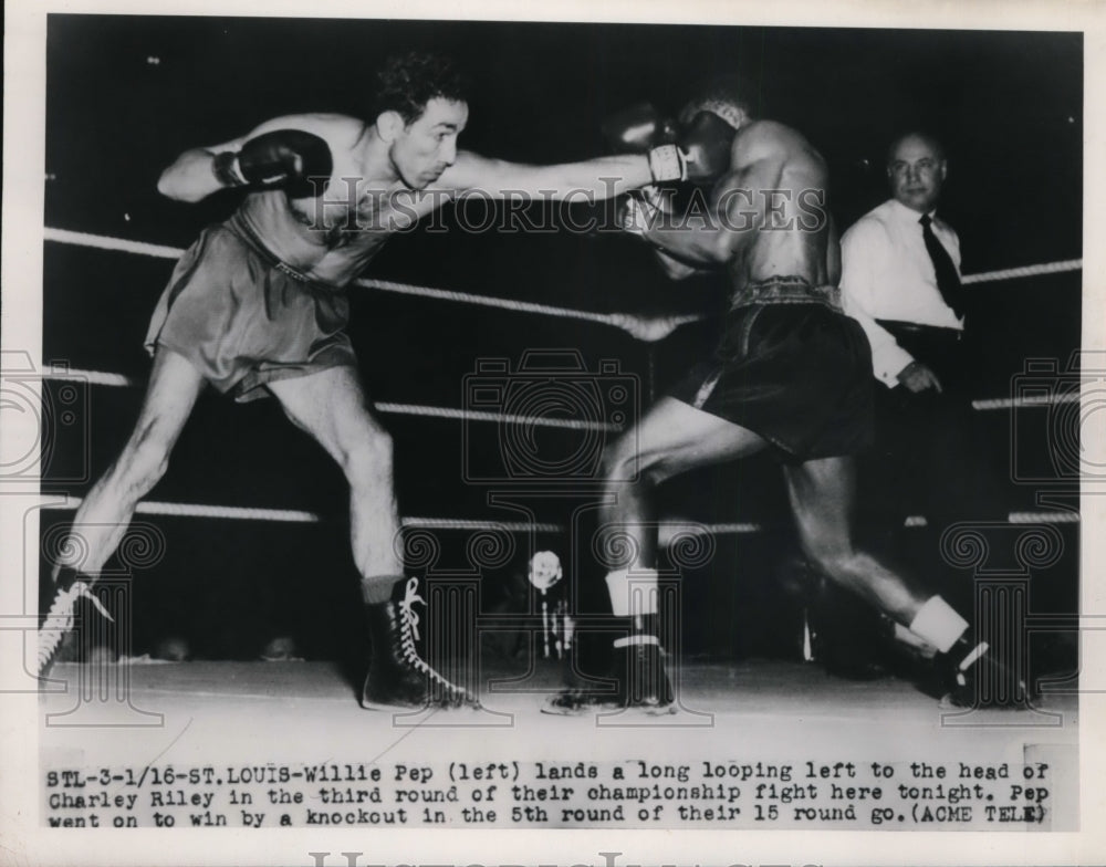 1950 Press Photo St Louis Mo Willie Pep vs Charley Riley in 3rd round- Historic Images