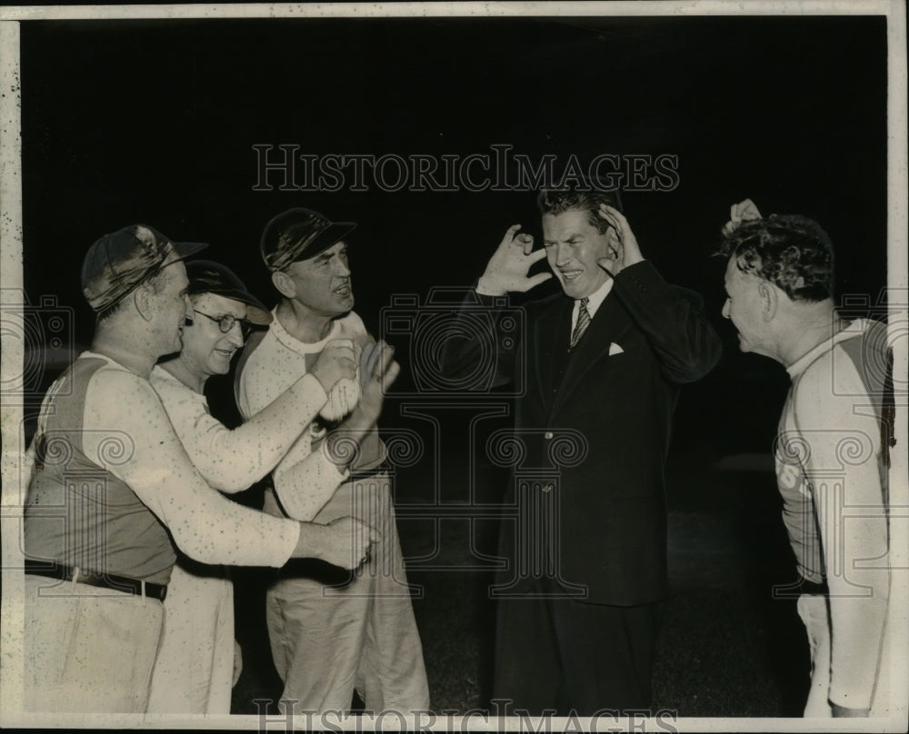 1939 Press Photo Scene at softball game between Washington reporters & Congress - Historic Images