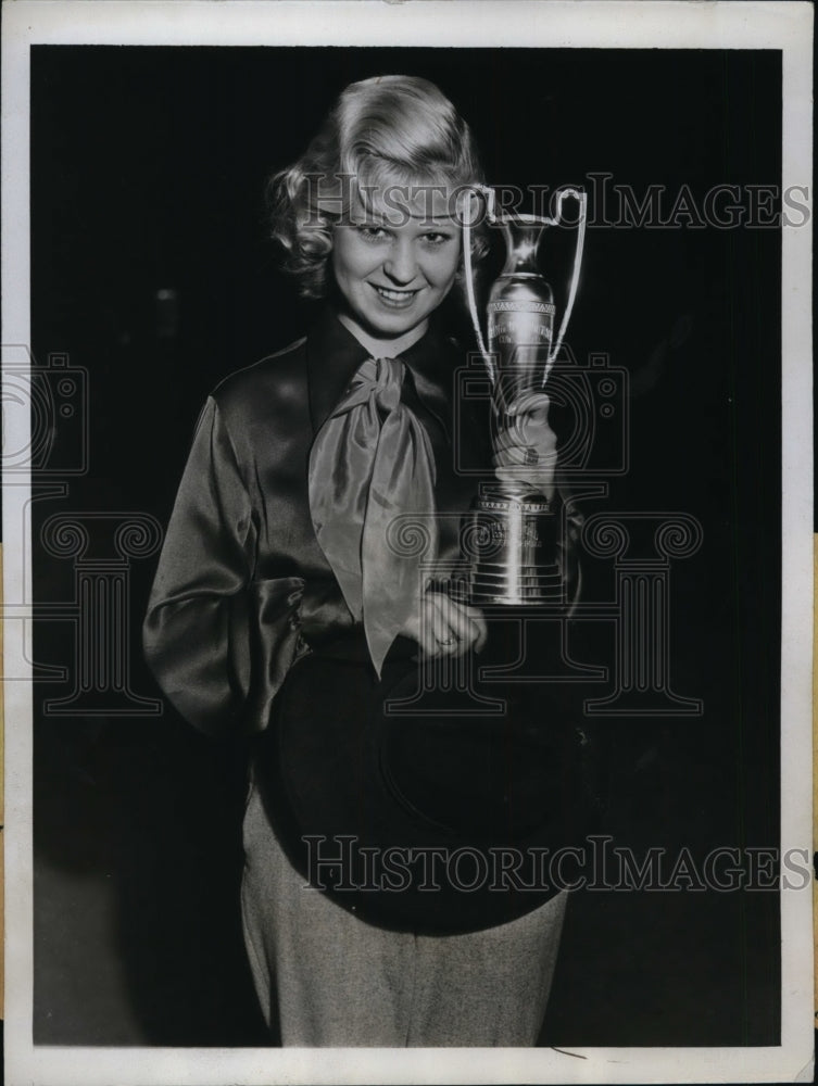 1933 Press Photo Sale Jensen elected Sweetheart of Rodeo in LA Calif - nes28589 - Historic Images