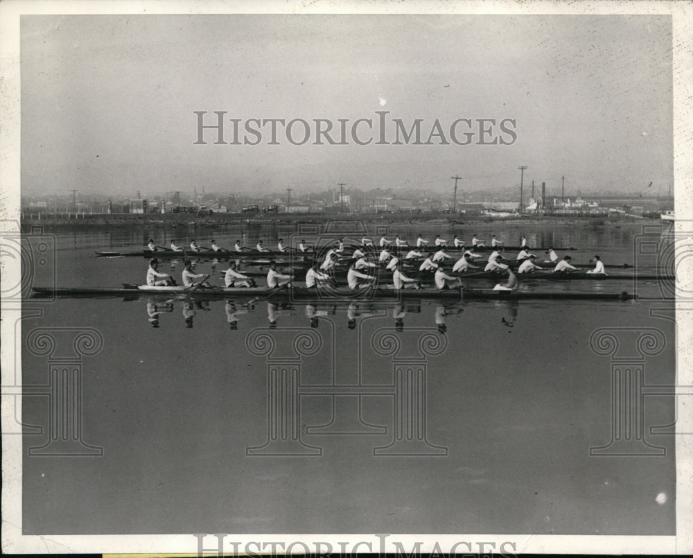 1935 Press Photo Members of University of California Crew on the water - Historic Images
