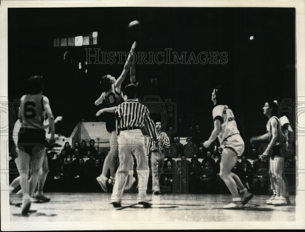 1940 Press Photo Edmonton Canada Womens&#39; basketball J Williamson, F Rospond- Historic Images