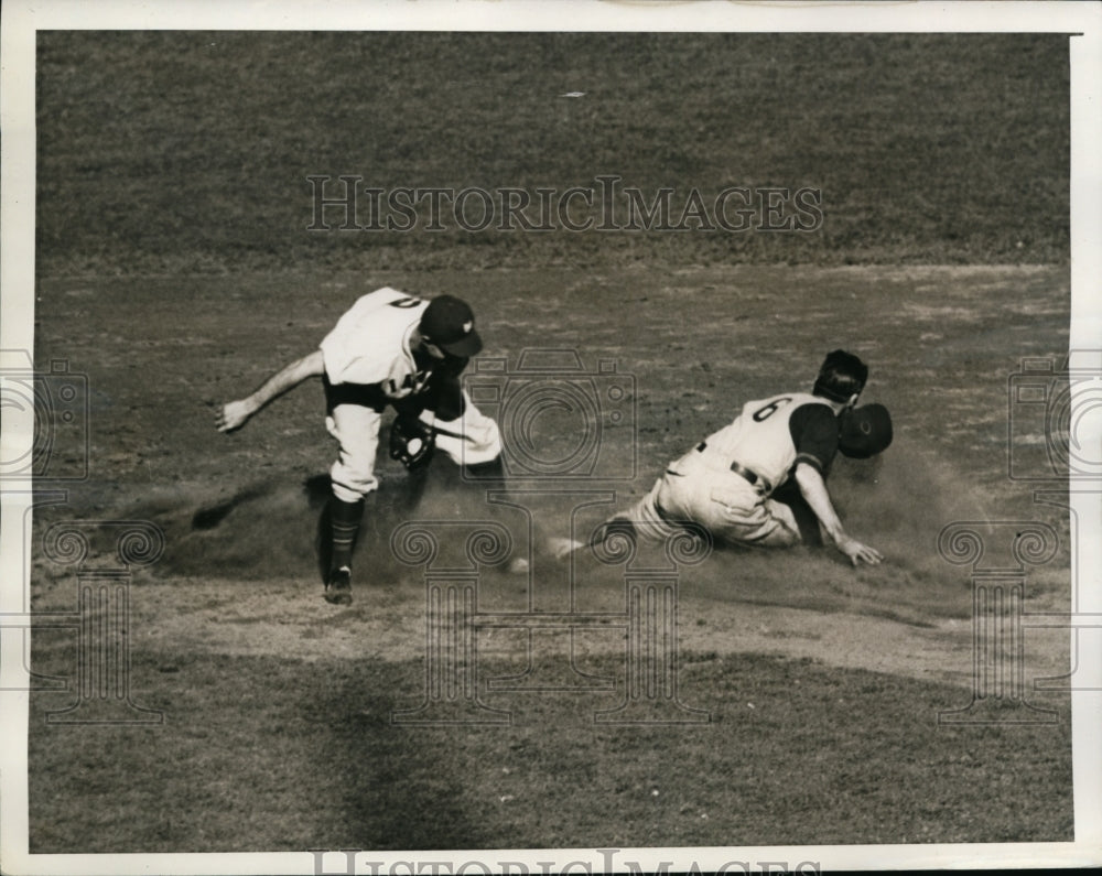 1941 Press Photo Hack of Cubs out at 2nd vs Jurges in 7th inning - nes29189 - Historic Images