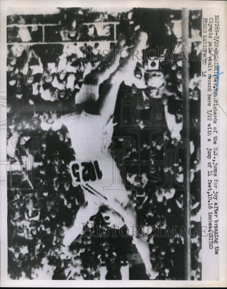 1952 Press Photo Helsinki Rev Bob Richards of US in pole vault record 14'10.16" - Historic Images
