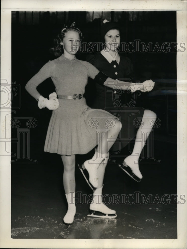 1938 Press Photo Nancy Mae Woodbury & Mary Taylor to competing in competition- Historic Images