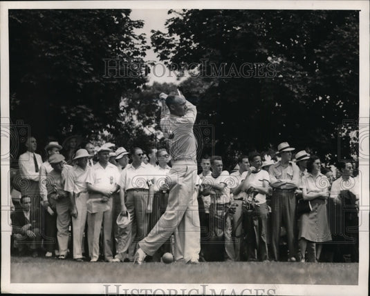 1939 Press Photo Denny Shute as he drives off - nes30079 - Historic Images