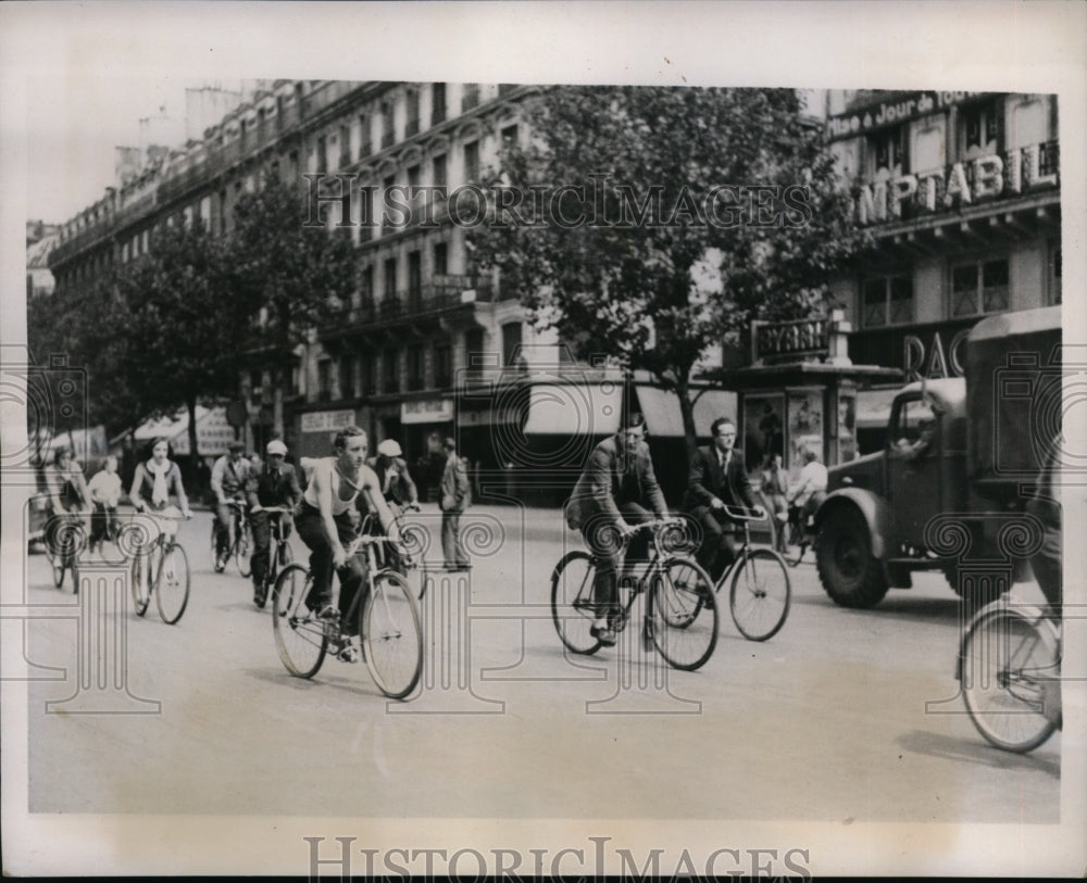 1940 Press Photo Paris France cyclists due to lake of gas for cars - nes30187- Historic Images