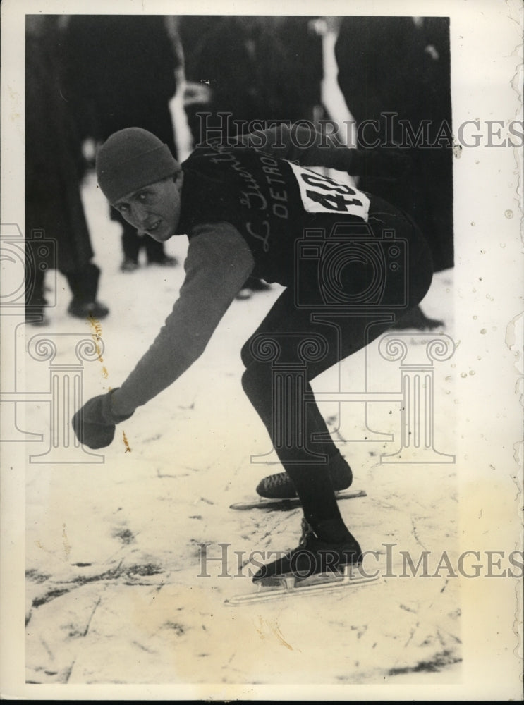 1932 Press Photo Lloyd W Gunther speed skate in 880 yards vs Irv Jaffee - Historic Images