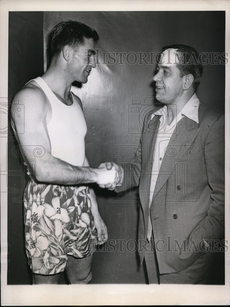 1949 Press Photo Injured Black hawk George Grbich shakes hands with Ken Reardon - Historic Images