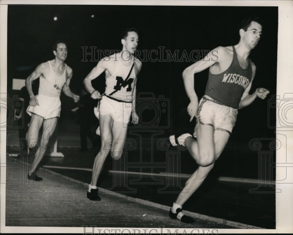 1940 Press Photo Chuck Fenske leads field in one and a half mile run - nes31531- Historic Images