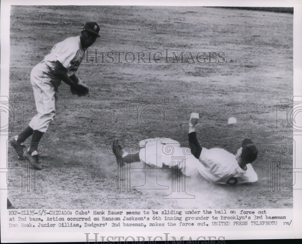 1954 Press Photo Cubs Hank Sauer forced out at 2nd in 6th inning vs Brooklyn - Historic Images