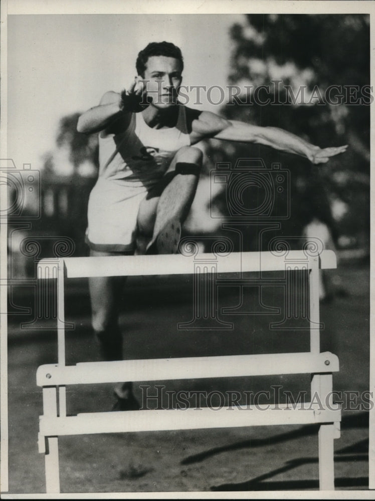 1932 Press Photo Gus Meier has unusual form in low hurdles events - nes32071- Historic Images