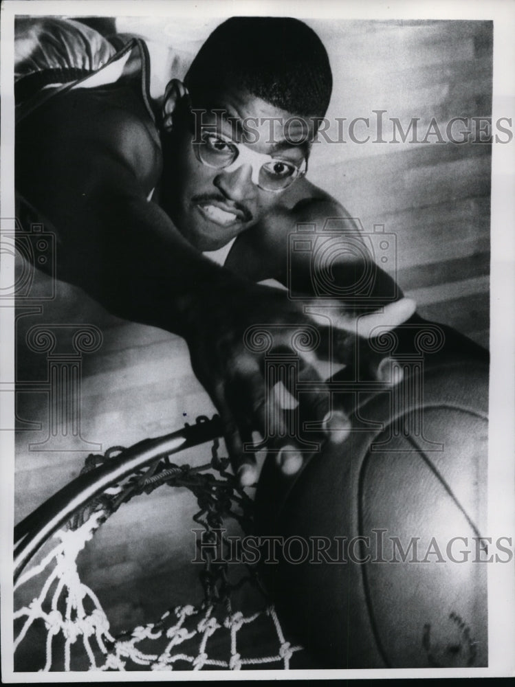 1960 Press Photo Paul Hogue University of Cincinnati basketball team - nes32084 - Historic Images