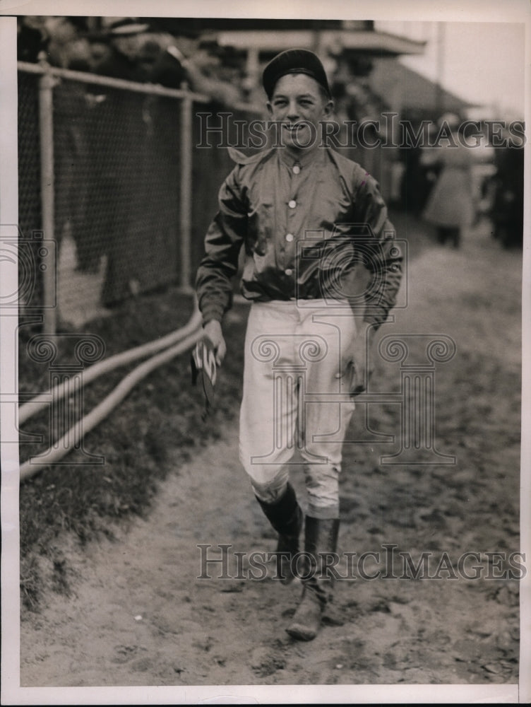 1936 Press Photo Jockey Eddie Litzenberger at Jamaica Race Track - nes32110- Historic Images