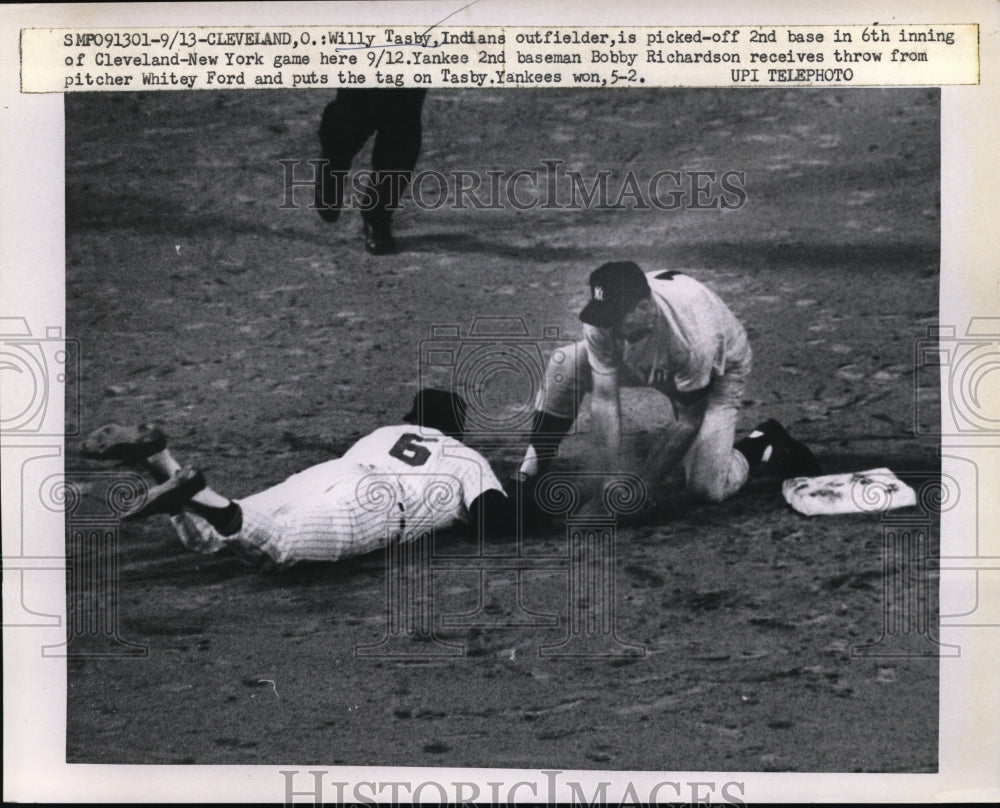 1962 Press Photo Indians outfielder Willy Tasby picked off at 2nd base- Historic Images
