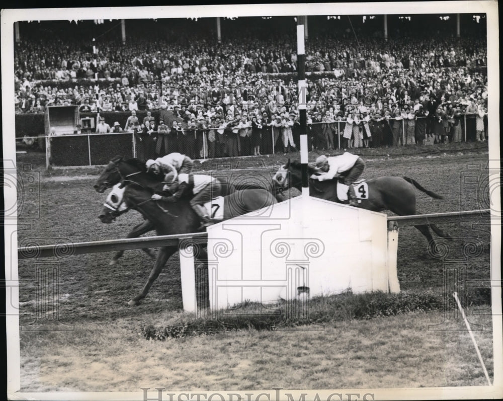 1943 Press Photo NYC C Givens on Homeward Bound, J Stout on Haichow - nes33462- Historic Images