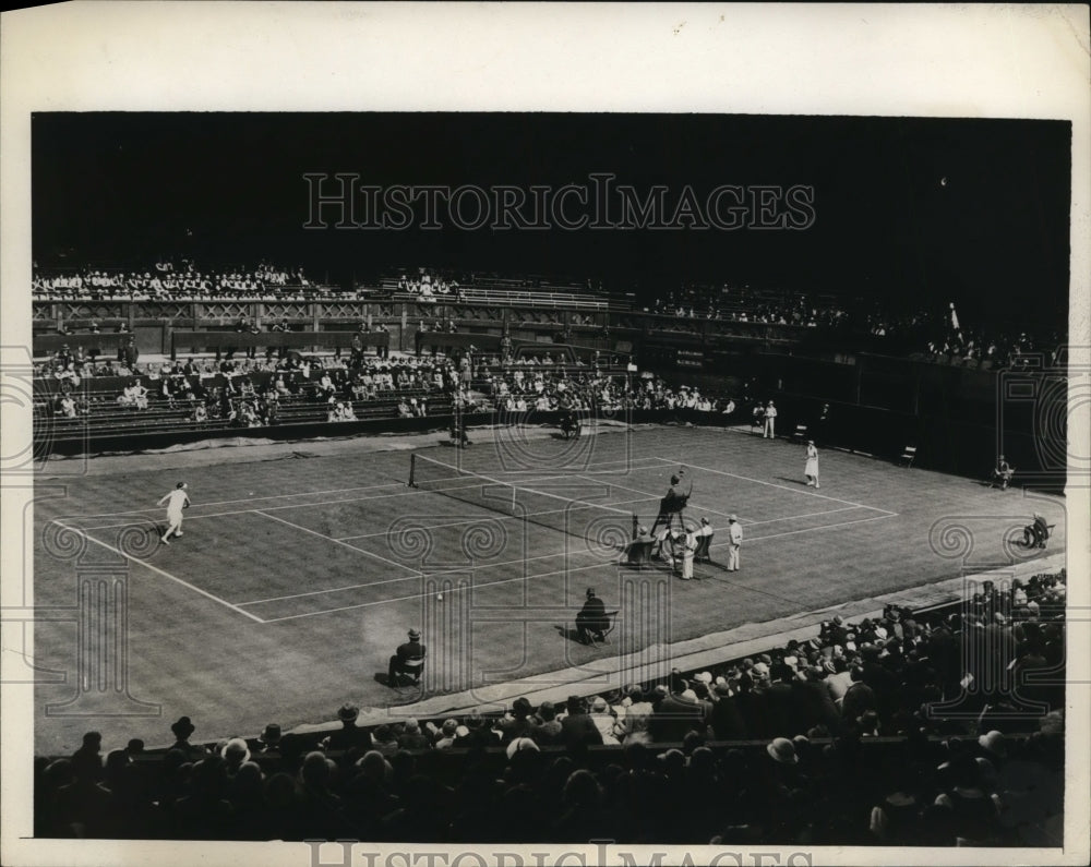 1932 Press Photo Helen Wilks Moody plays Fearnley Whittingstall at Wimbledon - Historic Images