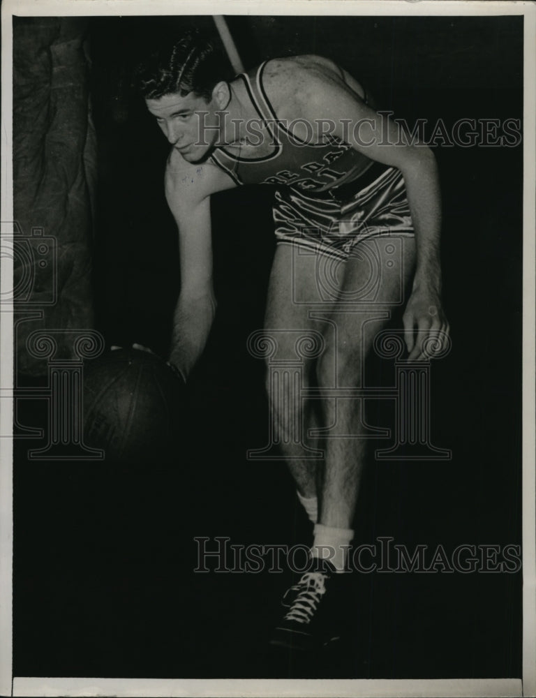 1943 Press Photo Robert E Faughn Notre Dame basketball - nes34037- Historic Images