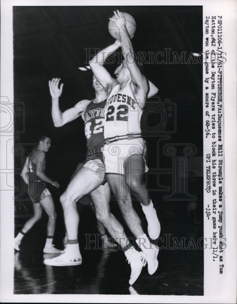 1961 Press Photo Pittsburgh Pa Duquenses Bill Stromple vs DaytonsTom Hatton- Historic Images