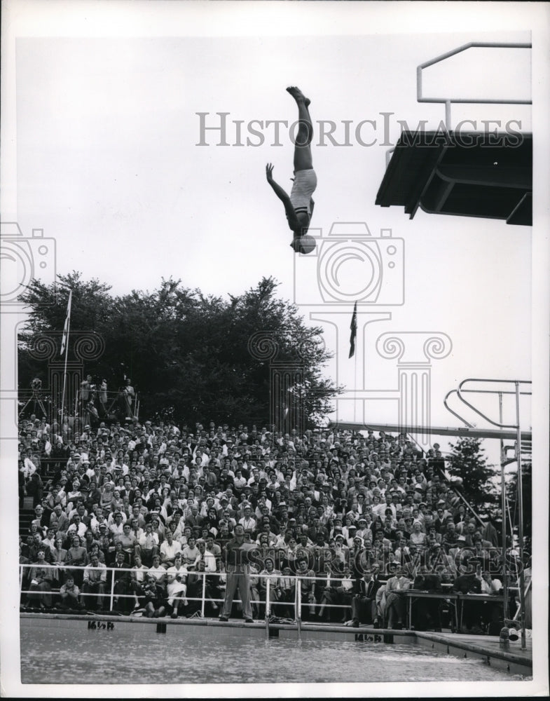 1954 Press Photo British Empire Games Lois Wood in diving event - nes34759- Historic Images