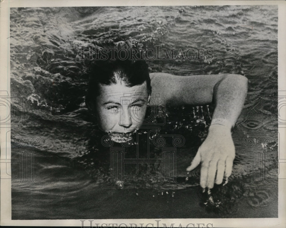 1933 Press Photo Anastasia Babe Scott trys swim from Alcatraz in San Francisco - Historic Images