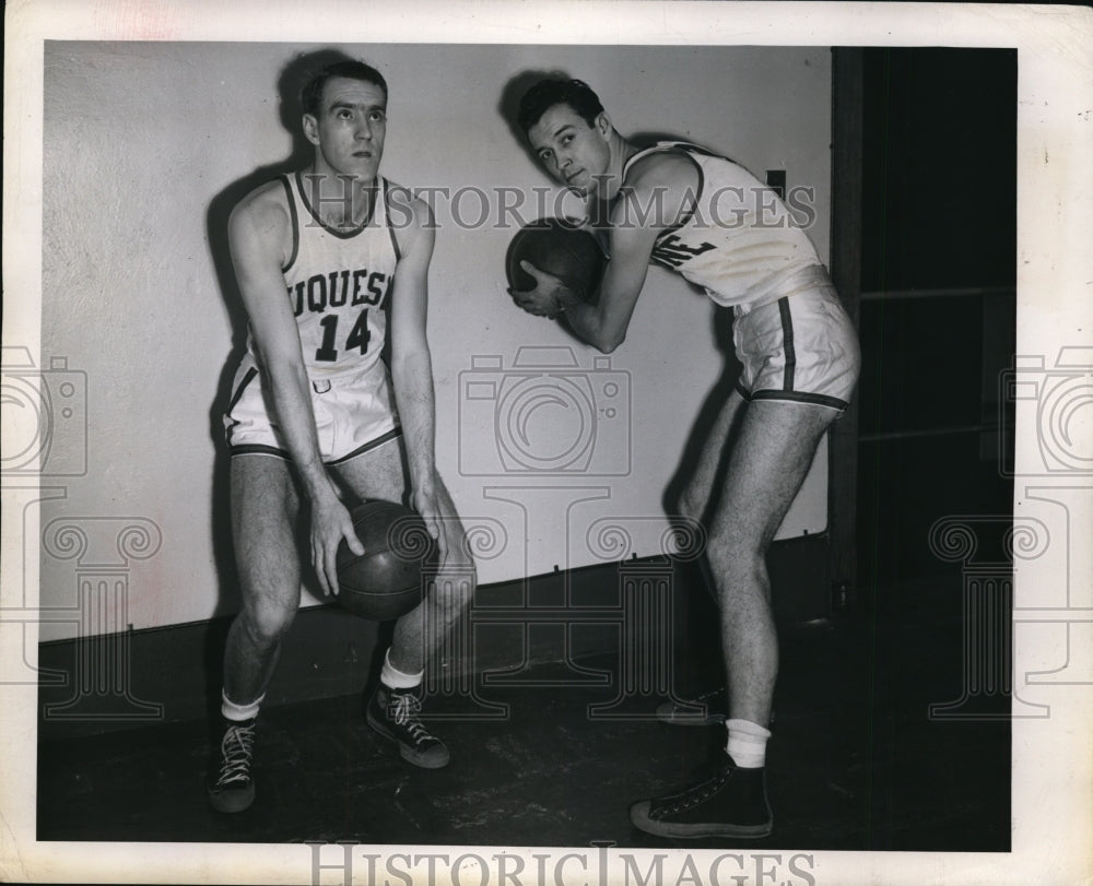 1947 Press Photo Samuel Fowle &amp; Joe Camic basketball fowards, Duquense U - Historic Images