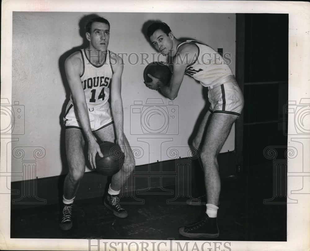 1947 Press Photo Samuel Fowle & Joe Camic basketball fowards, Duquense U - Historic Images