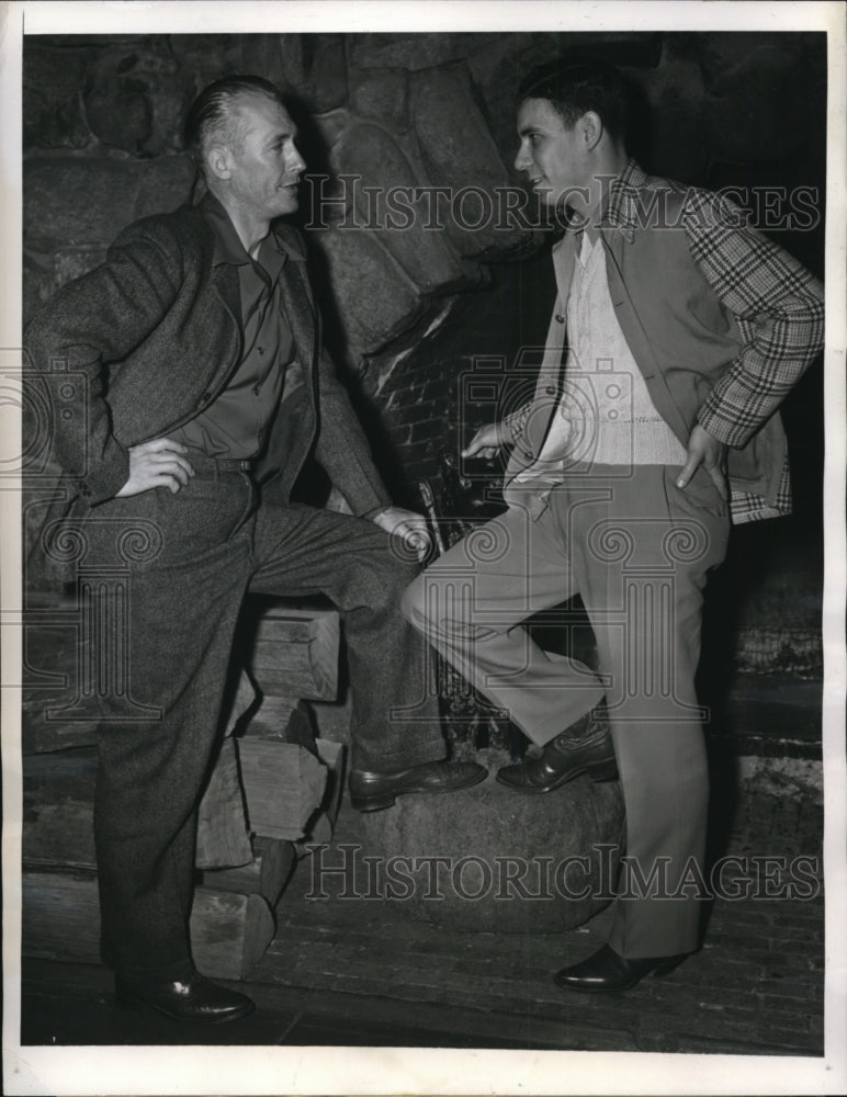 1944 Press Photo Dodger pitcher Curt Davis &amp; Tommy Warren at Bear Mountain- Historic Images