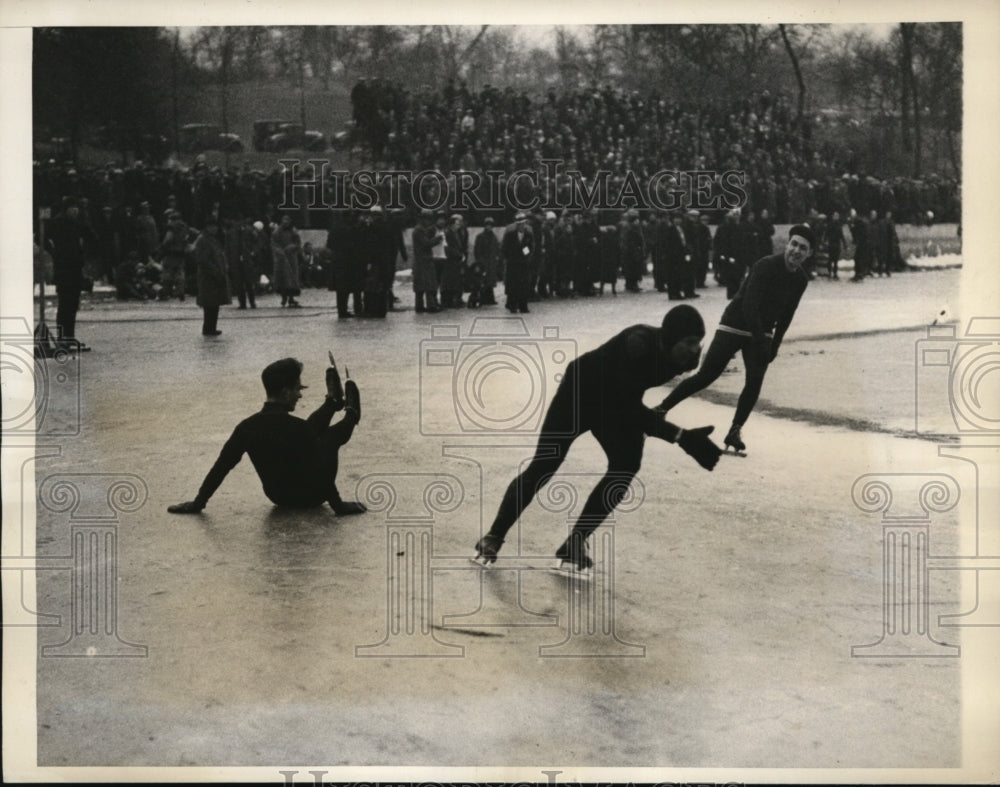 1931 Press Photo Jack Rene falls at Metropolitan ice skate championship in NYC - Historic Images