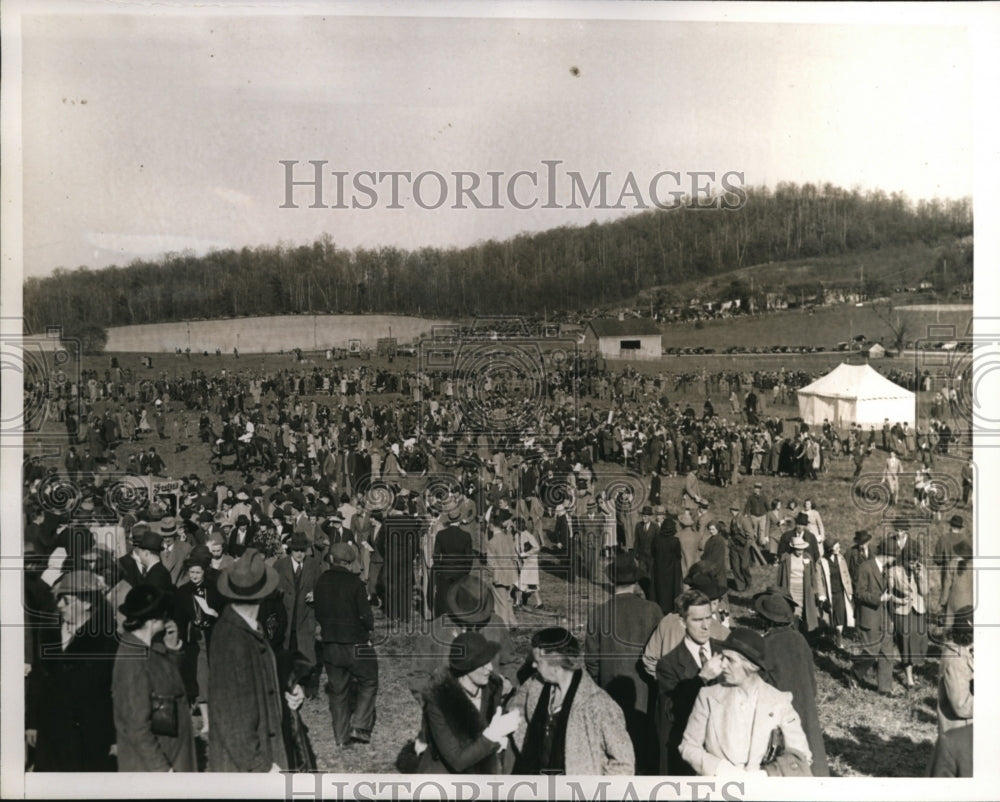 1938 Press Photo Grand National point to point race Charles White on Inshore win- Historic Images