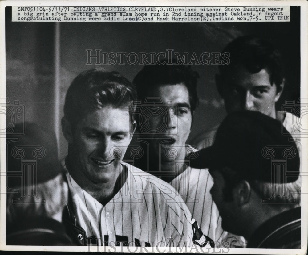 1971 Press Photo Indians Steve Dunning hit Grand slam vs Athletics in Cleveland- Historic Images