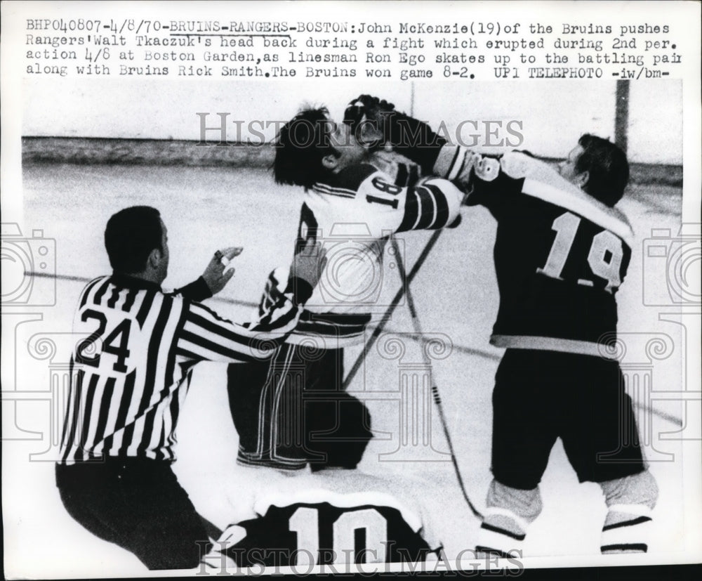 1970 Press Photo Bruins John McKenzie pushes Ranger Walt Tkaczuk on the ice - Historic Images