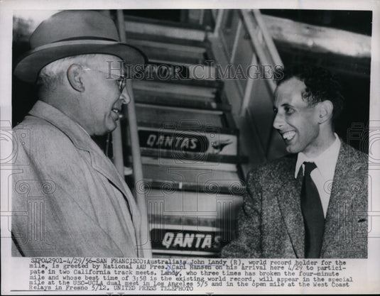 1956 Press Photo John Landy Australian miler & National AAU Pres Carl Hansen - Historic Images