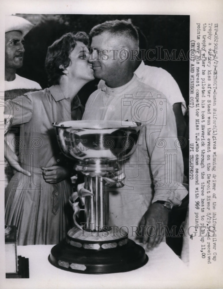 1959 Press Photo Susan Mulford &amp; winning driver Steazd at Detroit boat races - Historic Images