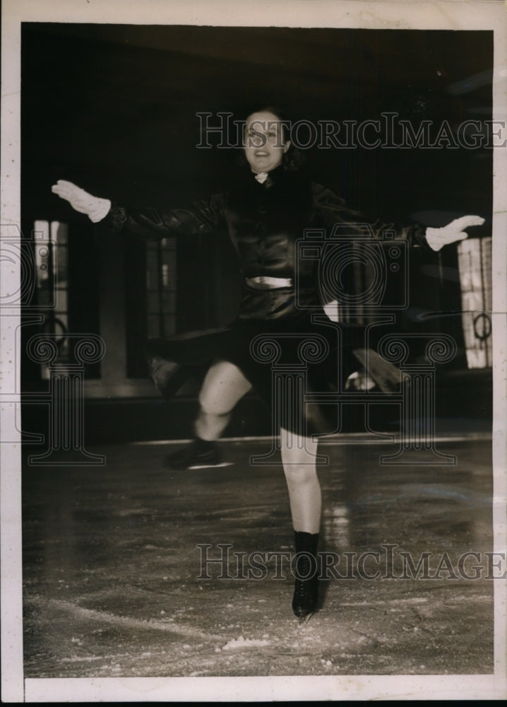 1936 Press Photo Ardelle Kloss skating at NYC Ice Club - nes36559- Historic Images