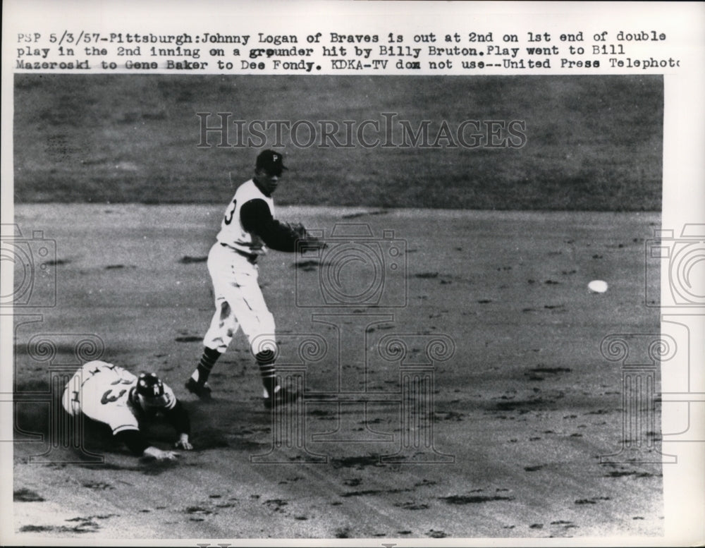 1957 Press Photo Braves Johnny Logan out at 2nd vs Dee Fondy in Pittsburgh- Historic Images