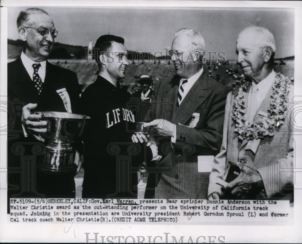 1950 Press Photo CA Governor Earl Warren gives trophy tp sprinterDonnie Anderson- Historic Images