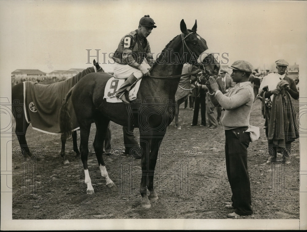 1933 Press Photo Jon=hnny Gilbert on Snappy Story wins at Harve De Grace - Historic Images