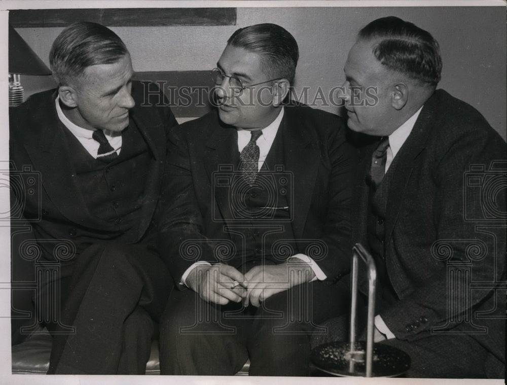 1935 Press Photo Coaches Clark Shaughnessy of Chicago, Lynn Waldorf of NW - Historic Images