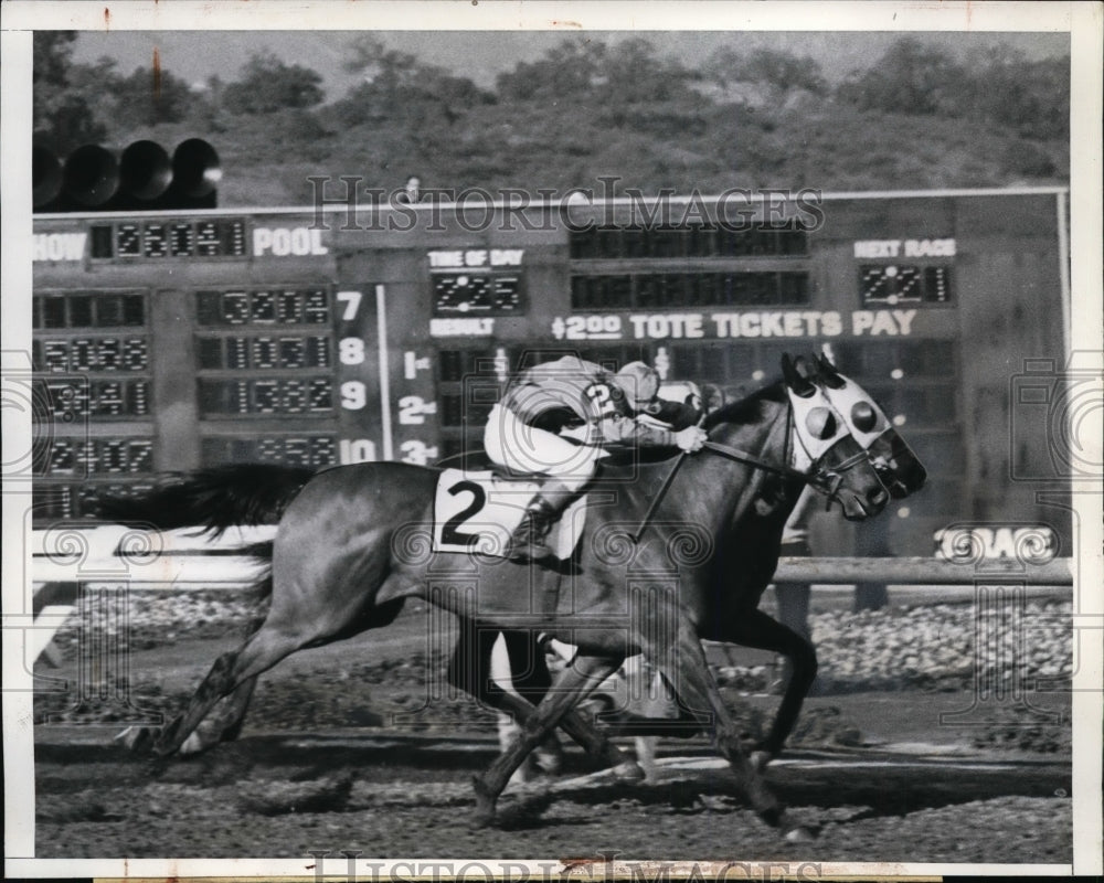 1937 Press Photo Mr Ricks wins at Santa Anita vs Granny&#39;s Trade in California - Historic Images