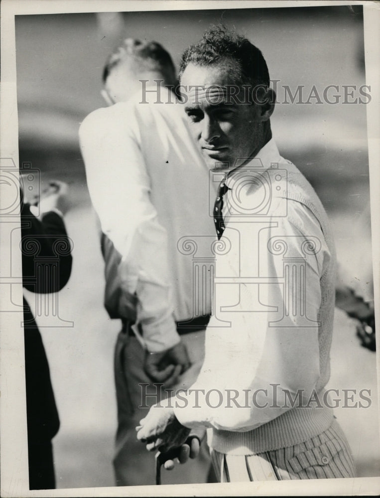 1927 Press Photo Golfer Denny Shute on a course in a tournament - nes38855- Historic Images