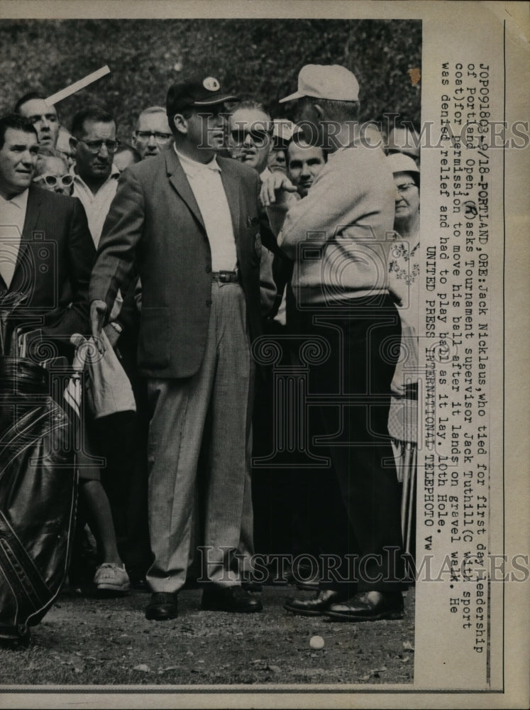 1962 Press Photo Jack Nicklaus in Portland Open official Jack Tuthill at 10th- Historic Images