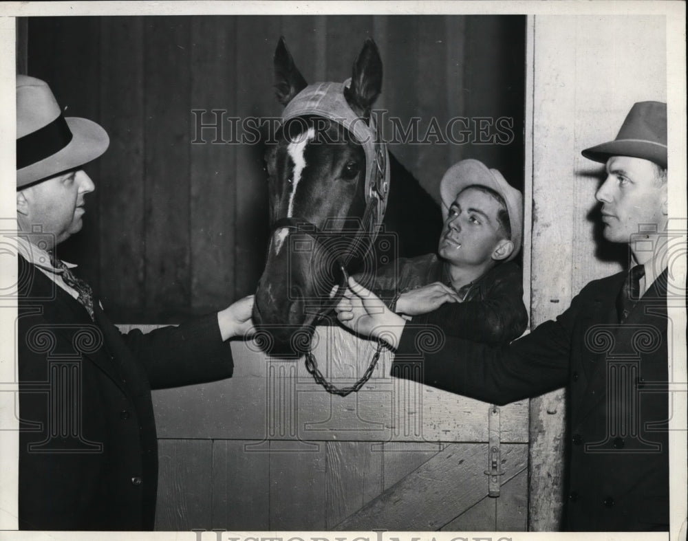 1937 Press Photo Heelfly &amp; vets Dr LJ Book, Dr GE Peters at Santa Anita Ca - Historic Images