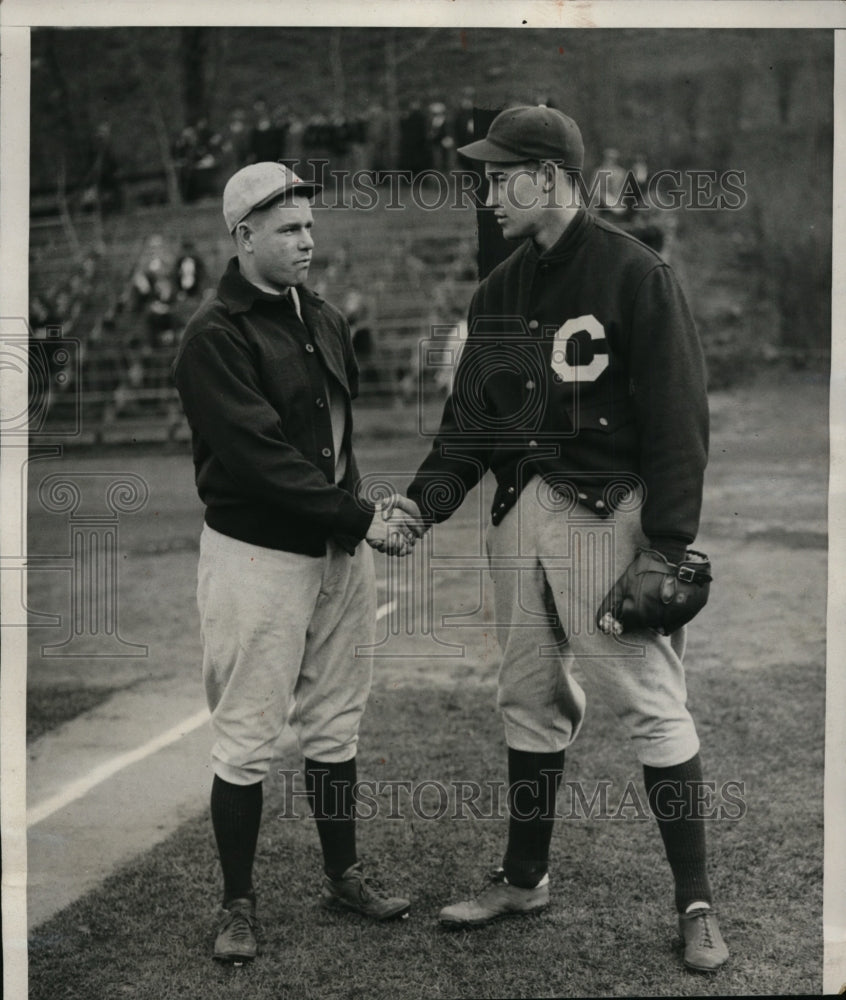 1933 Press Photo James McCaffery shakes hands with Ray White of Columbia- Historic Images