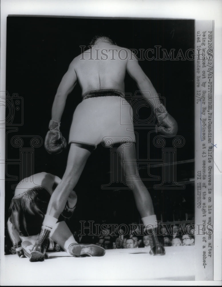 1961 Press Photo Wilfie Greaves KOed by Sugar Ray Robinson at Pittsburgh PA- Historic Images